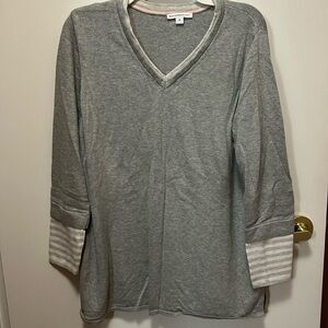 Sale 🌟🛍️🛍💕Isaac Mizrahi Grey Top